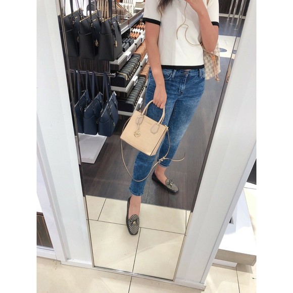 Michael Kors MERCER Medium Messenger Snakeskin Leather Crossbody Bag Buff $398 - Picture 11 of 12